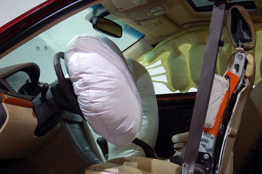 Airbag inflado depois de uma reaÃ§Ã£o de decomposiÃ§Ã£o