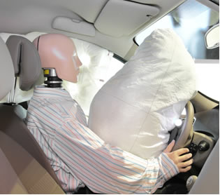 Os airbags dos carros inflam graÃ§as a uma reaÃ§Ã£o de decomposiÃ§Ã£o