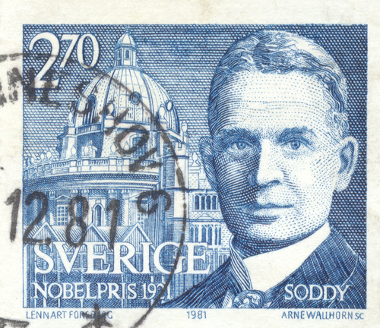 Frederick Soddy (1877-1956) recebeu o prÃªmio Nobel de QuÃ­mica em 1921 *